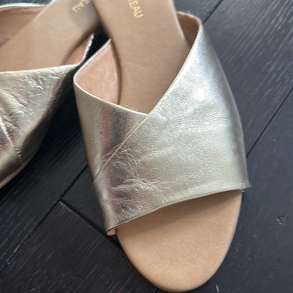 Leather Le Chateau Gold Slides. Size 38. - Picture 2 of 4